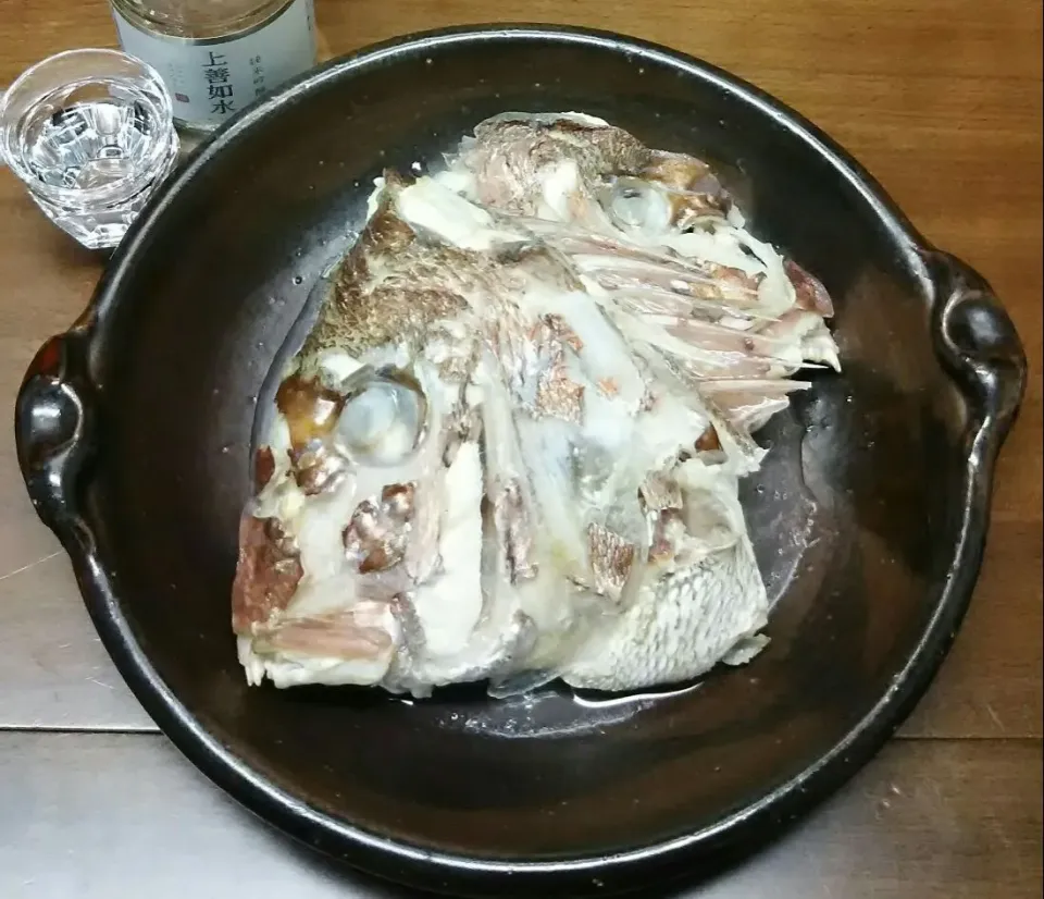 大きな天然鯛のあらを塩蒸しに🐟|あらいぐまのしっぽさん