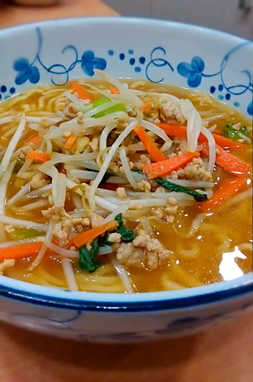 Snapdishの料理写真:具だくさん味噌ラーメン🍜|ノリティアさん