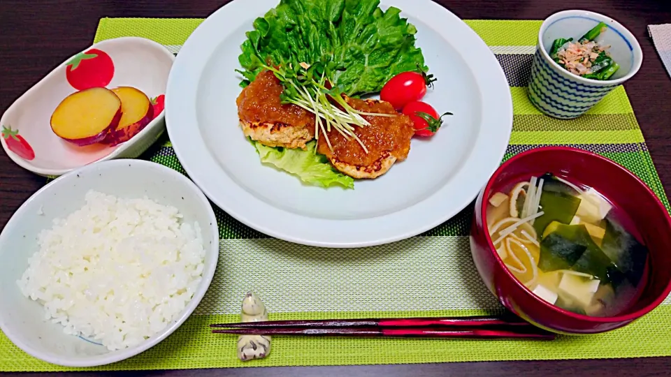 Snapdishの料理写真:鶏ひき肉の豆腐ハンバーグ、大根おろしのあんかけソースがけ|みんさん