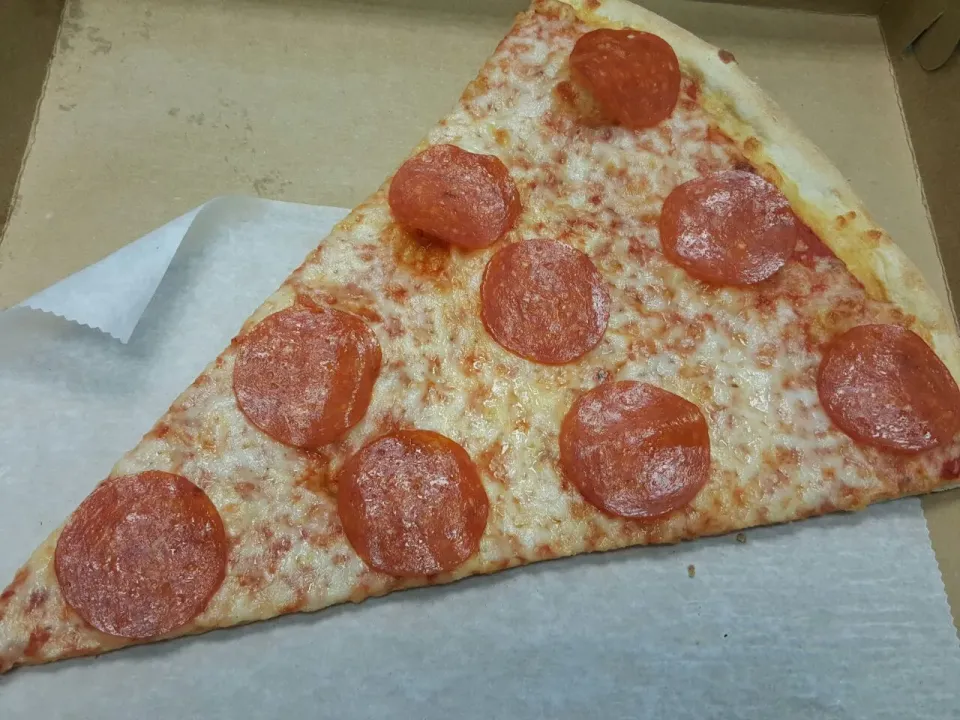 Pepperoni Pizza|Christian J. Torres Cañarteさん