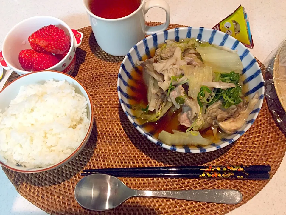 豚バラ白菜鍋舞茸と豆苗入り♬|zoemocさん