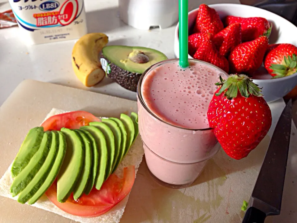 Snapdishの料理写真:Strawberry smoothie|viviさん