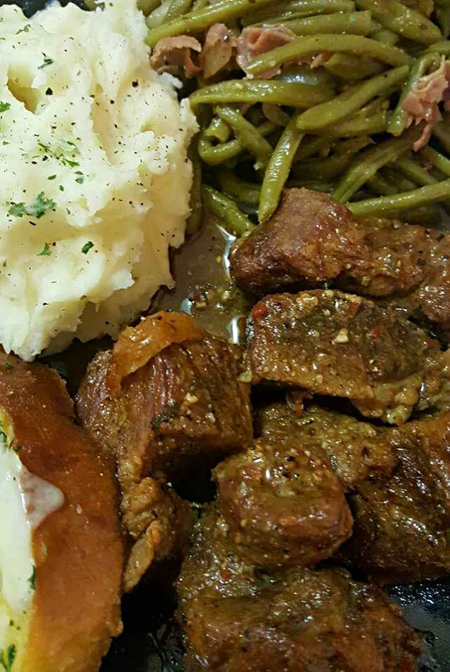 Country Rib Tips #Main dish #Beef 
Mashed Potatoes  & Green Beans #Side dish #Vegetable Garlic #Bread #Dinner ❤|Alisha GodsglamGirl Matthewsさん