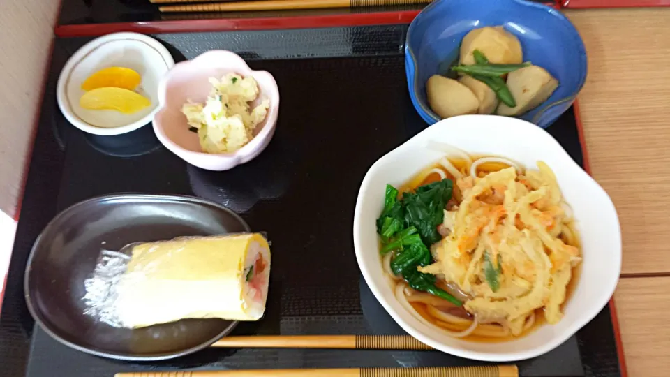 2月3日恵方巻ランチ
 #恵方巻 #かきあげうどん #里芋の煮転がし #ポテトさらだ|KINAKOさん