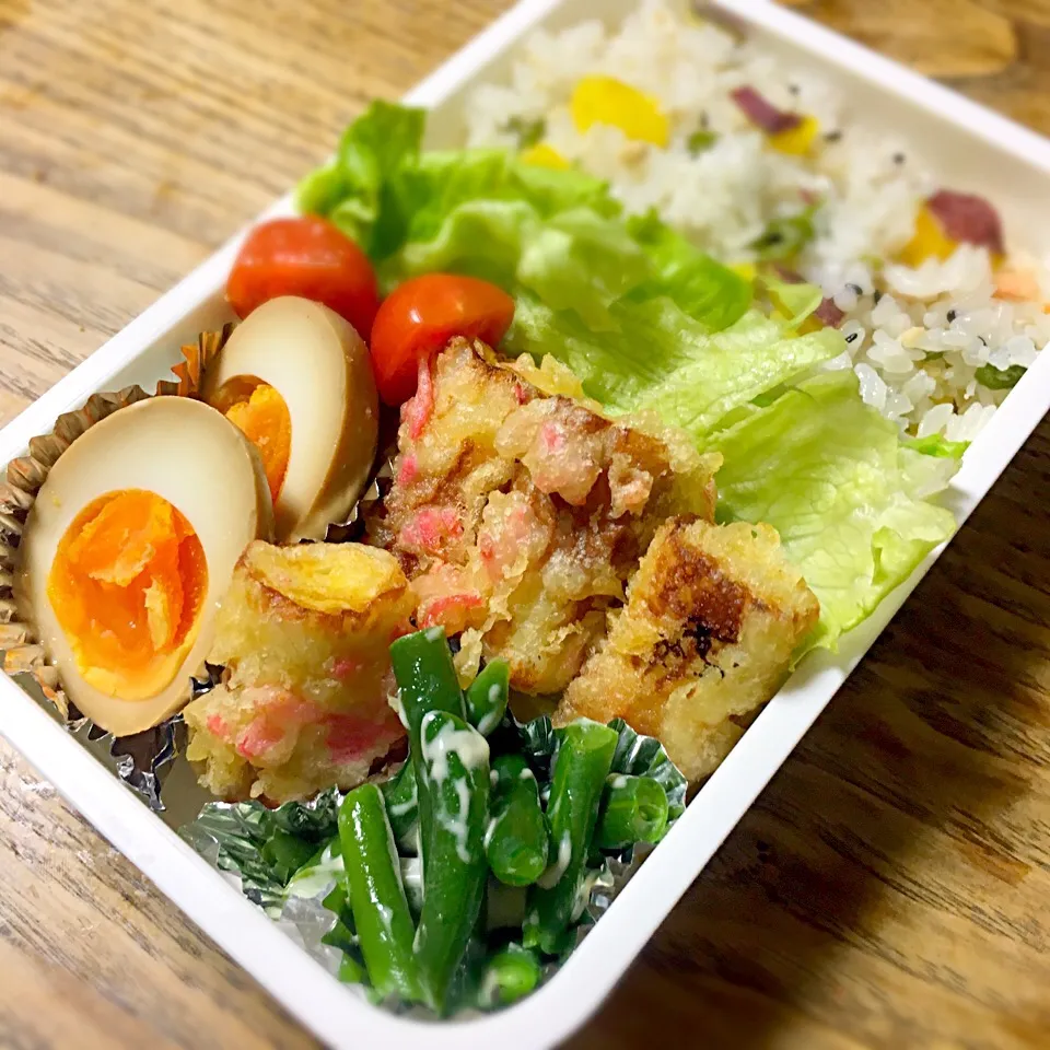 Snapdishの料理写真:ちくわのチーズ挟み揚げ   味玉  さつまいも御飯のお弁当|akiさん