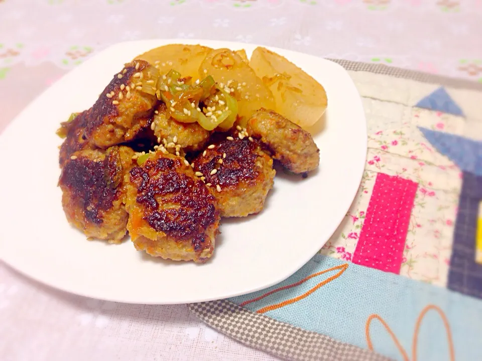 肉団子と大根の甘辛焼き💓|えいぽんさん