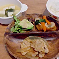 娘ご飯☆しょうが焼き、ごぼう天と野菜煮物、アボカドサラダ、味噌汁|みかさん