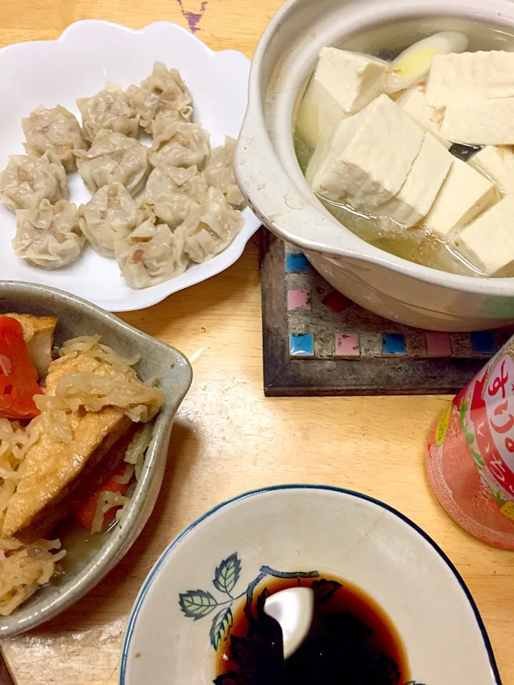 1人ごはん/厚揚げの煮物、湯豆腐シュウマイと一杯|ミカさん