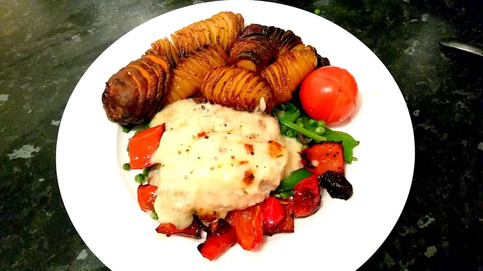 Hasselback potatoes with smoked haddock in a creamy cheese sauce on a bed of garlic sautéed fresh green veggies|Yanyan Yumyumさん