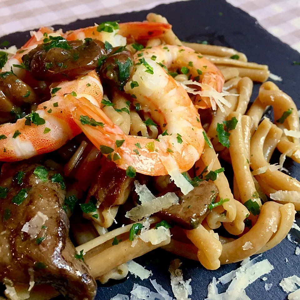 Whole wheat pasta Caserecce with shrimps and porcini mushrooms|laura giardinaさん