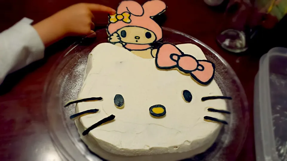 キャラチョコのショートケーキ🍰中はショコラスポンジです。|Akikoさん