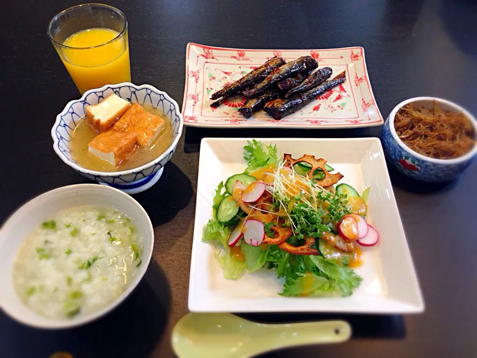 和朝食✨ お粥，厚揚げとろみあんかけ，レンコンサラダ，梅イワシ|ryotaママさん