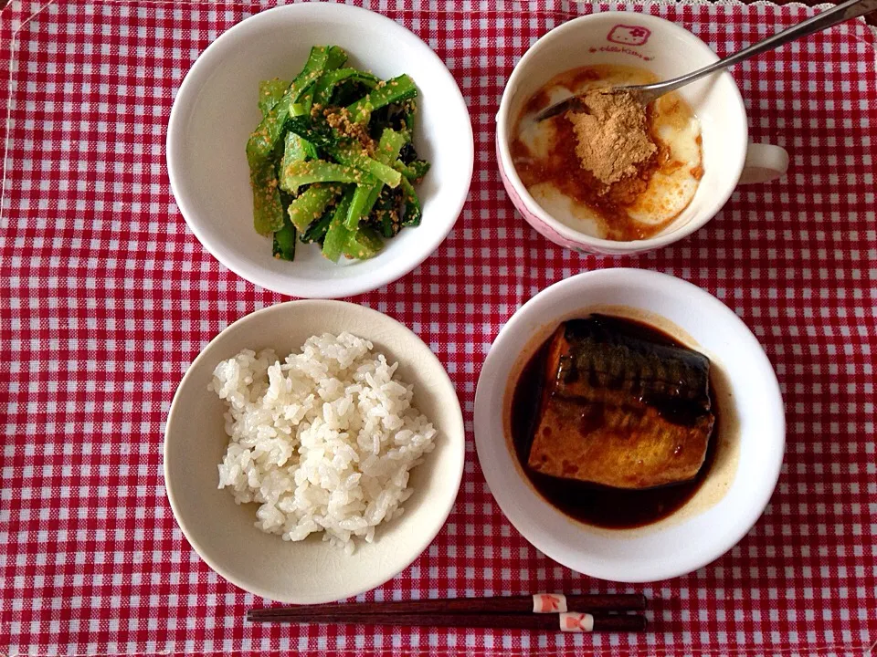 今日の朝ごはん🐑 小松菜の胡麻和え  鯖の味噌煮|みかげさん