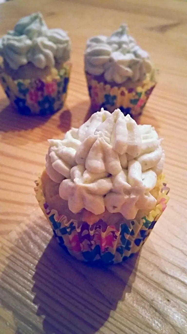 Mini Parmesan cupcake, mascarpone and blue cheese topping.|lilyさん