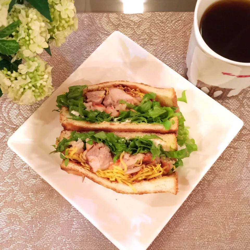 Snapdishの料理写真:鍋の鶏もも肉&かにかま、錦糸卵のトーストサンドイッチ❤︎田楽味噌もトッピング（自分用）|Makinsさん