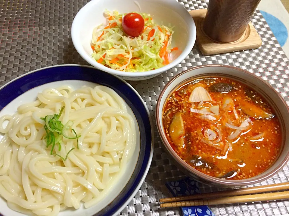 今日の夜ごはん

☆つけ麺 担々味噌うどん
☆コールスローサラダ

自分の分やから、、と思って
最近食べてなかった唐辛子をたっぷり入れたら、、当たり前やけど辛かった。笑|えりえいたさん