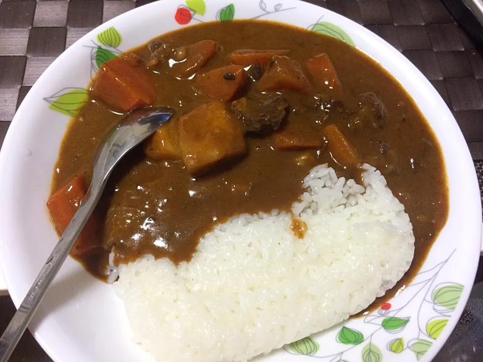 レトルトカレー。牛すじカレー|Jing Liさん