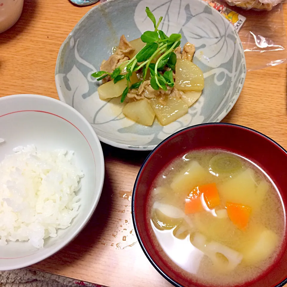 大根と豚コマ にんにく醤油あん
根菜たっぷり味噌汁|SanaMamaさん