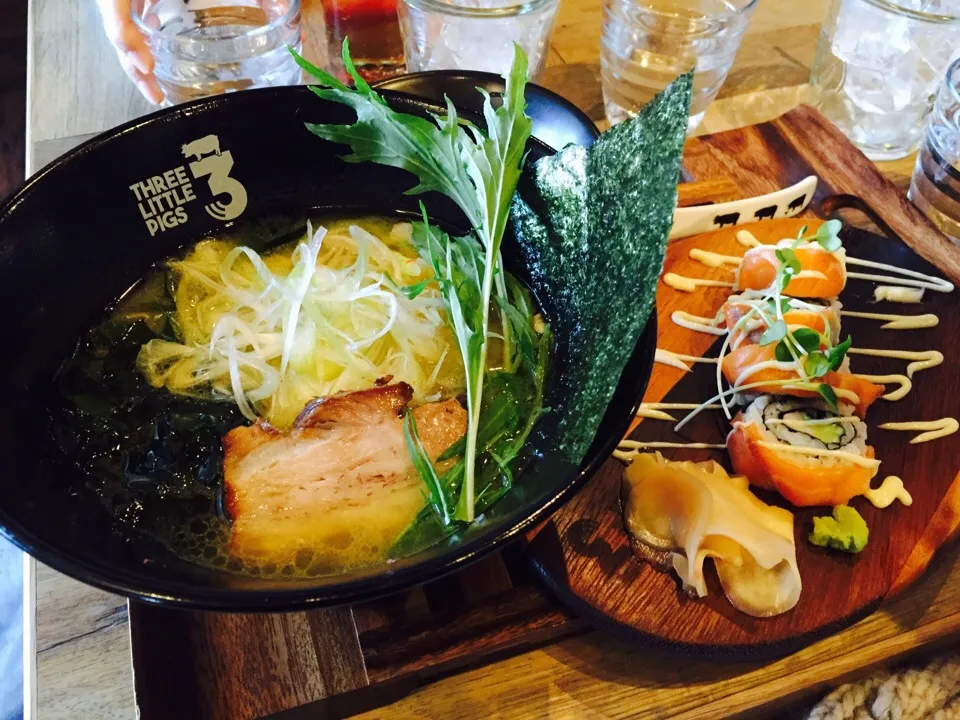 豚骨ラーメン🐽カリフォルニア巻き✨|さやかさん