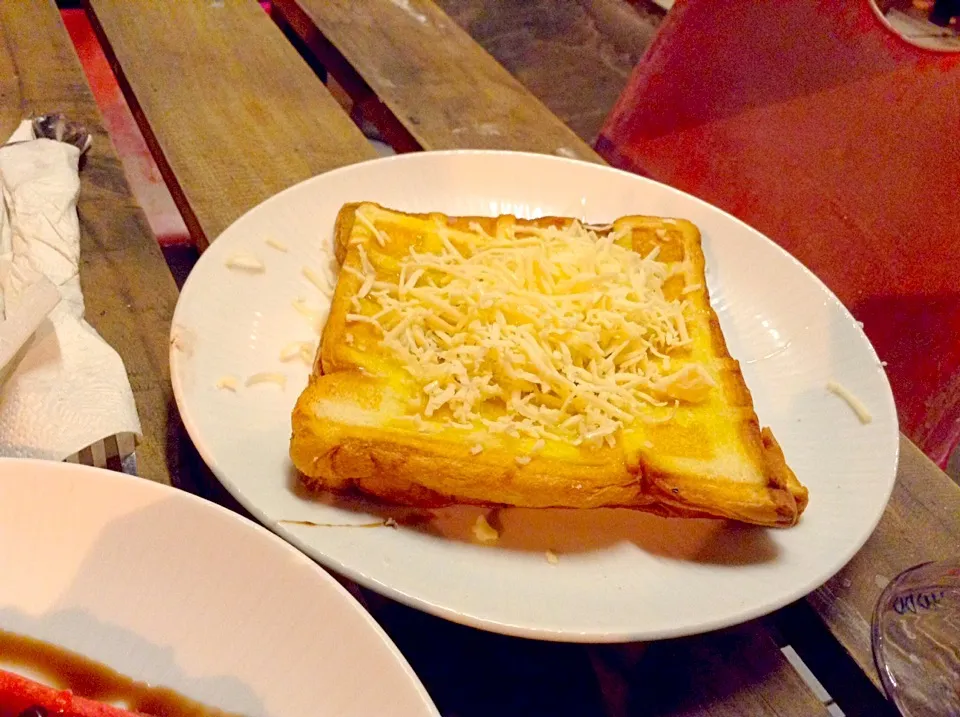 Roti Bakar Keju|Bambang Budiono Tjioさん