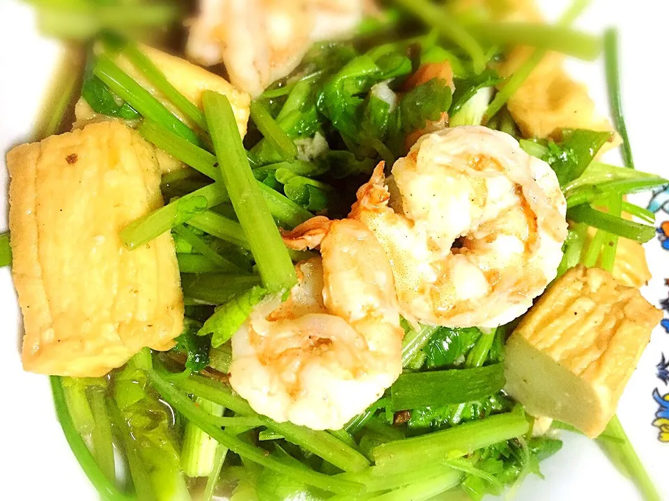 Snapdishの料理写真:เต้าหู้ปลา-กุ้งผัดคื่นช่าย|lanlyさん