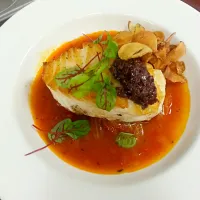 Pan seared Chilean sea bass with fennel tomato broth, Olive tapenade and crisp sun chokes|Jarrod Seamanさん