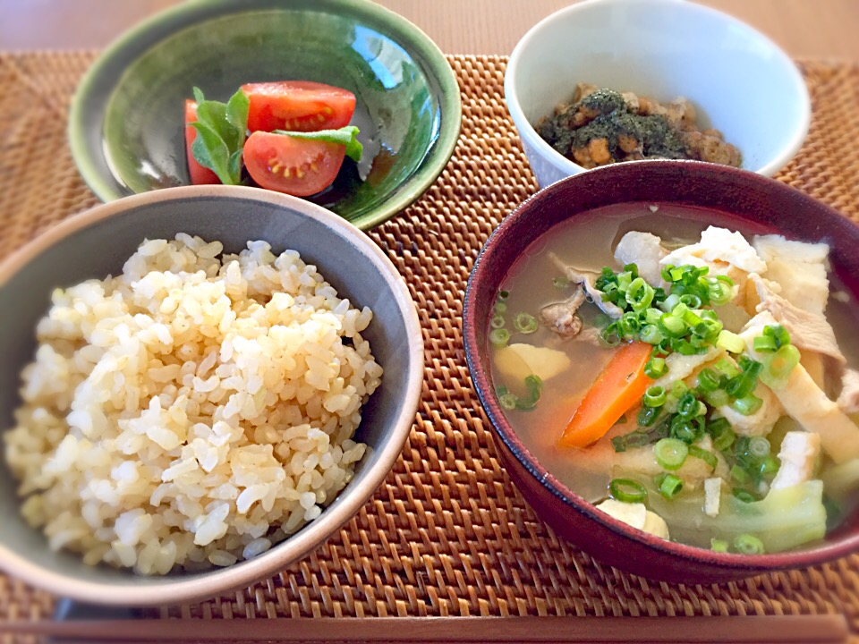 しょうゆ麹とショウガ入り具だくさん味噌汁の朝ごはん Akuomam Snapdish スナップディッシュ Id H1tisa