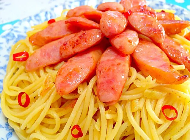 Snapdishの料理写真:ソーセージペペロンチーノ - Sausage pepperoncino spaghetti with garlic, oil and chili pepper😋❤️✨|Liezlさん