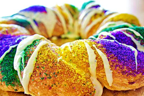 💜💛💚🎭 Mardi Gras 2016 Weekend in Louisiana #Holidays/Celebrations 🎭 #Party #Dessert King ♔ Cake #Cake/Pie 
  💚💛💜|Alisha GodsglamGirl Matthewsさん