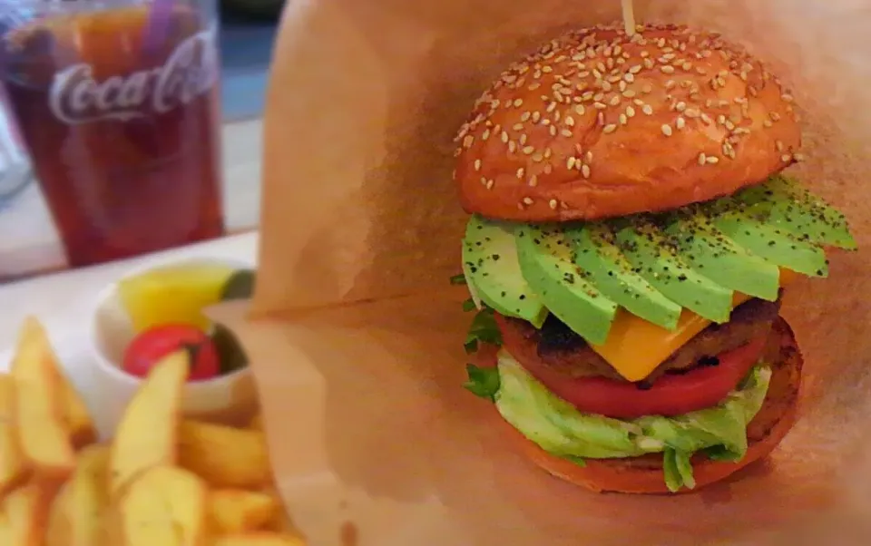 アボカドチーズバーガー|ヴェローナのパン屋さんさん