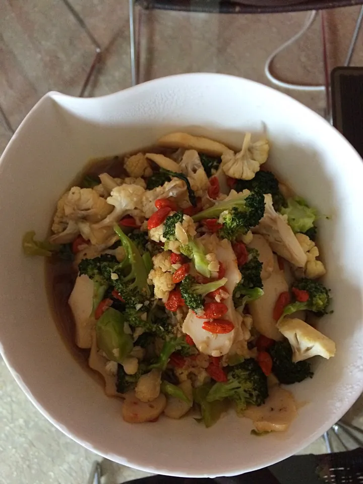 Broccoli and cauliflower with goji berries|Ong Sor Fernさん