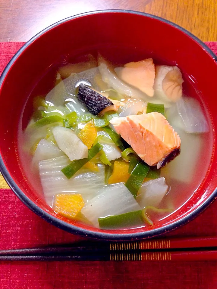 塩鮭と野菜のスープ⭐︎ごぼうも入ってるよ💕|akkoさん