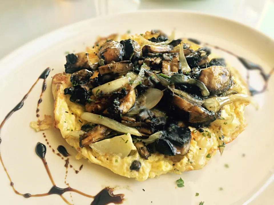 Vegetarian Spanish Omelette: Potato, feta, herbs, onion and mushroom|Sergio Lacuevaさん