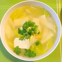 Snapdishの料理写真:白菜豆腐海鲜汤|damyataさん