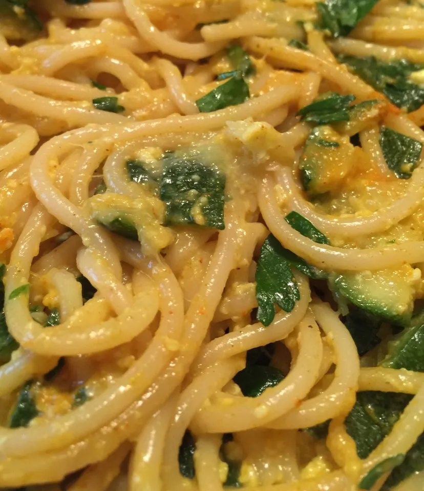 #spaghetti #barilla con uova curcuma zucchine e prezzemolo 🔝

#cucina #ricette|matteo pisanoさん