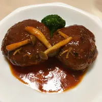 アレルギー対応 子供と旦那にばれないたっぷり野菜の煮込みハンバーグ🍴|フジちゃんさん