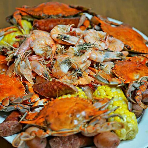 Snapdishの料理写真:💜💚💛Mardi Gras 2016 Weekend in Louisiana #Party #Holidays/Celebrations 🎭 BOILED CRABS, SHRIMP, SAUSAGE and POTATOES 🎭 #Seafood #Meat/Poultry #Pork #Main dish 💚 💛|Alisha GodsglamGirl Matthewsさん