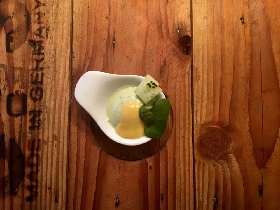 cucumber-mousse with corn mayonaise, purslane and pesto|MarcoBavariaさん