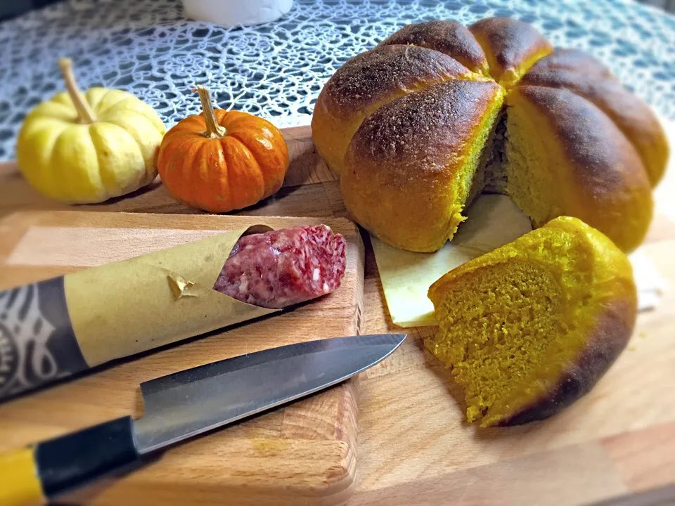 Pumpkin bread and Strolghino (a small kind of salami; according to tradition, strolghino is made with the trimmings of culatello ham)|laura giardinaさん