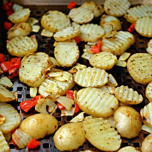 💜💛💚Mardi Gras 2016 Weekend & Superbowl 50 Sunday 🏈 💙 🏈 in Louisiana #Party #Holidays/Celebrations 🎭 GRILLED ZATARAIN POTATOES 🎭 #Vegetable #Side dish 💜 💛 💚|Alisha GodsglamGirl Matthewsさん