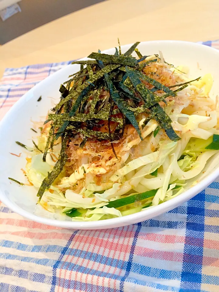 Snapdishの料理写真:冬だけど、ホットサラダうどん|ゆきさん