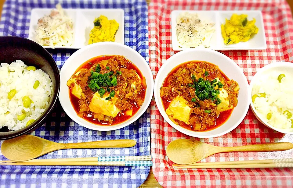 ♙夜ごはん♙

息子リクエストの麻婆豆腐
大根ハムサラダ
かぼちゃコーンサラダ
枝豆ごはん

同じメニュー続くと飽きてモチベーション下がる…ಠ_ಠリクエスト聞かなきゃ良かった…|愛さん