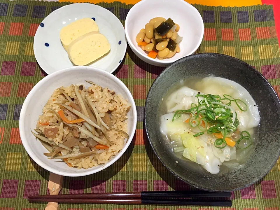 Snapdishの料理写真:炊き込みご飯と餃子スープ|yuuさん