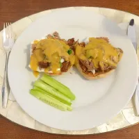 Leftover Peking duck Benedict with hoisin Hollandaise. Had a great duck tasting menu at Decoy and made this with the leftovers.|Gareth Priceさん