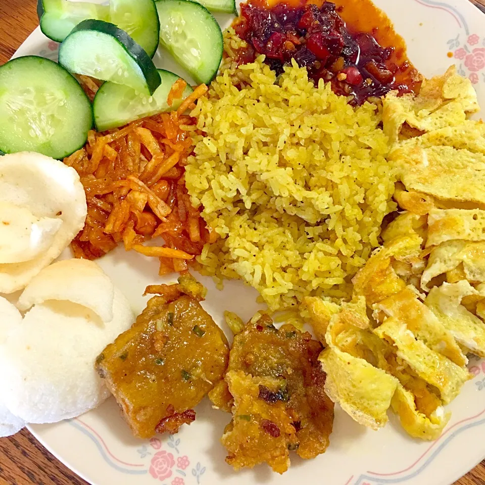 Nasi kuning campur|rie simsさん