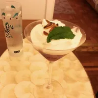 Raspberry sorbet with gin martini whipped cream, toasted almonds and mint 🍓🍸🍧|Gareth Priceさん