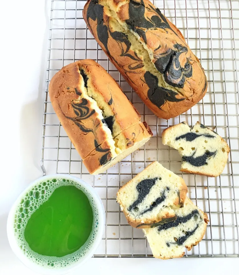 Snapdishの料理写真:Marbled butter cake with a cuppa matcha|coxiella24さん