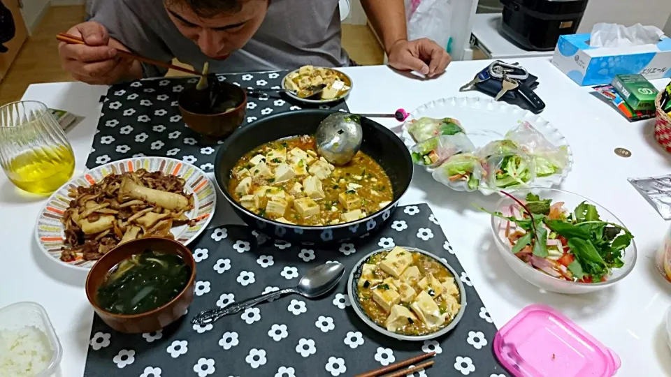 Snapdishの料理写真:麻婆豆腐　
きのこの適当炒め

生春巻き

中華スーぷ|みのりさん