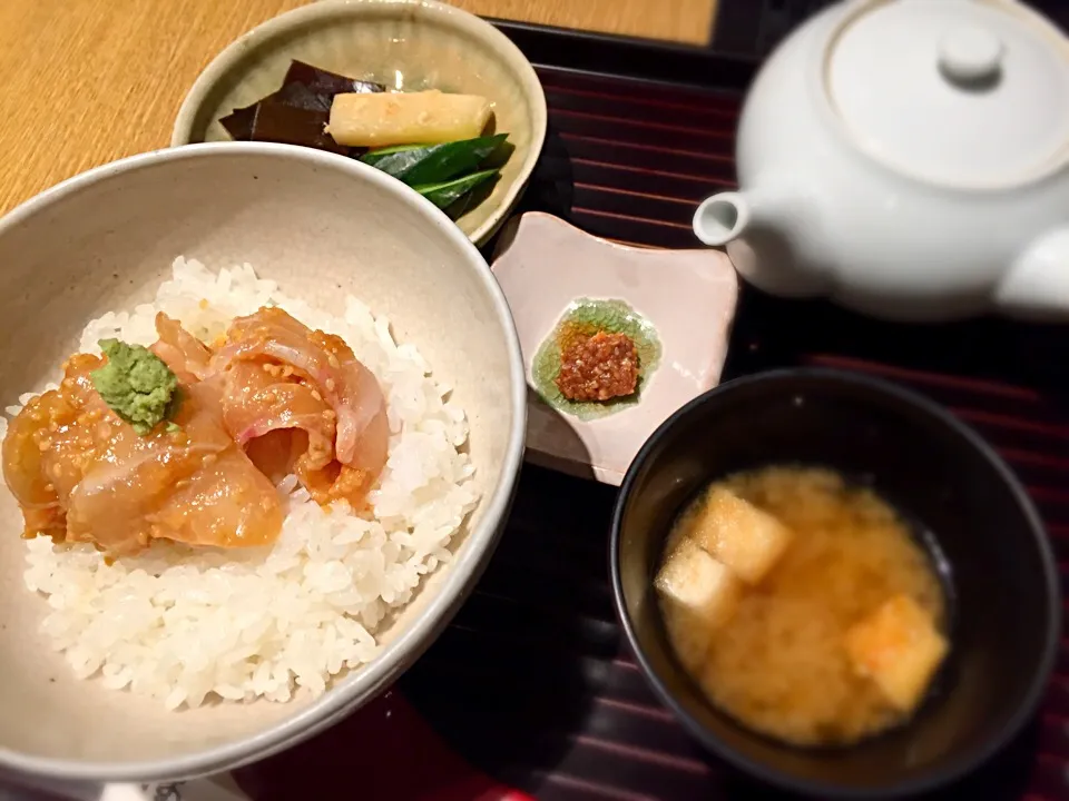 Snapdishの料理写真:鯛の胡麻味噌丼|Merryさん