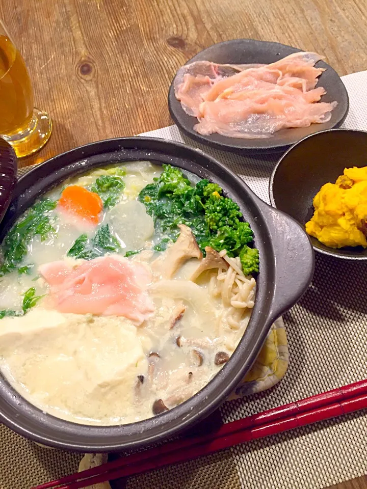 今日は1人ご飯💛鶏胸肉のしゃぶしゃぶ肉とたっぷり野菜の豆乳鍋🍲🍃|まみりんごさん